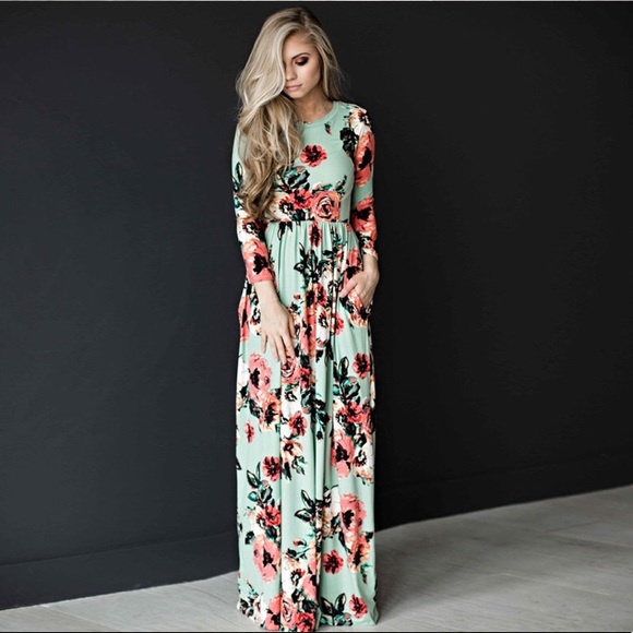 Dresses & Skirts - Médium Sized Maxi Floor Length Floral Dress